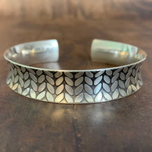 ANTICLASTIC WRIST CUFF