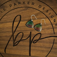 TRIANGLE KNIT ENAMEL EARRINGS